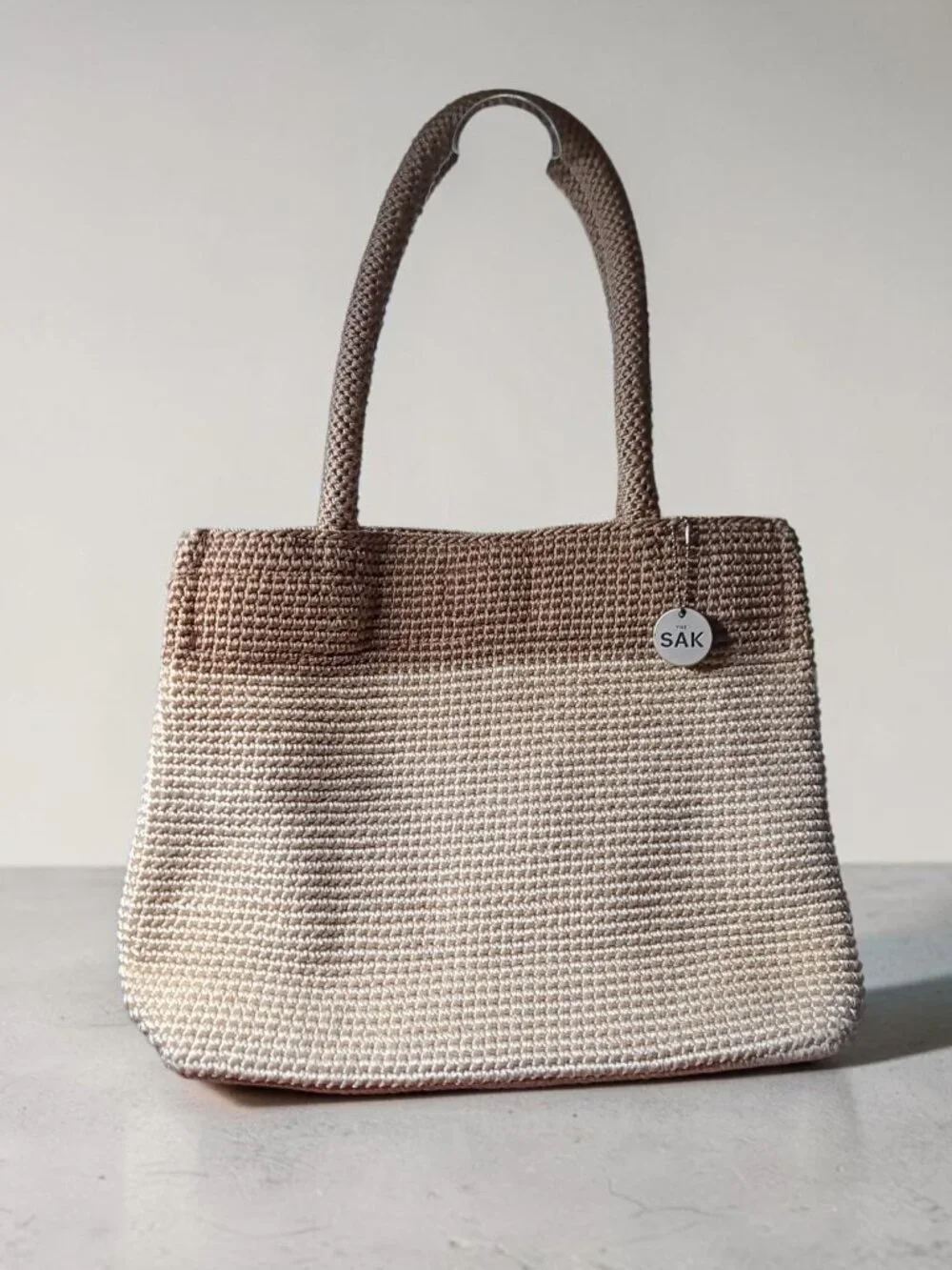 Classic The Sak Crochet Tote 2-Tone Neutral Tan Woven Purse Magnetic Snap w/ Fob